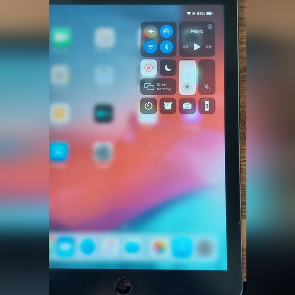 Apple iPad Air 1st Gen 9.7" 16GB Wi-Fi (Space Gray) - MD785LL/B, Factory Reset - Picture 9 of 10